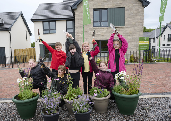 Drumossie Flower planting - 01